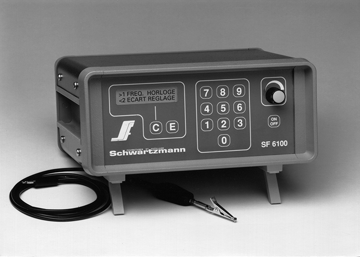 [Exemple d'appareil développé pour la société : chronocomparateur pour horloges et pendules SF 6100, inventé par Daniel Gasne et fabriqué à partir de 1990 par ELC Centrad, à Annecy, Haute-Savoie]. © Laurent Poupard / Région Bourgogne-Franche-Comté, Inventaire du patrimoine - 2018