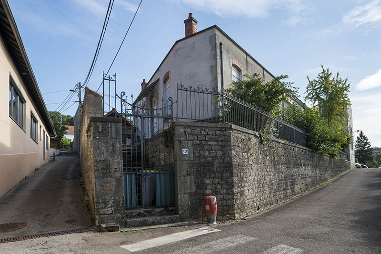 Bâtiment situé à l'angle des rues de l'Avenir et du baron Daclin. © Jérôme Mongreville / Région Bourgogne-Franche-Comté, Inventaire du patrimoine - 2018