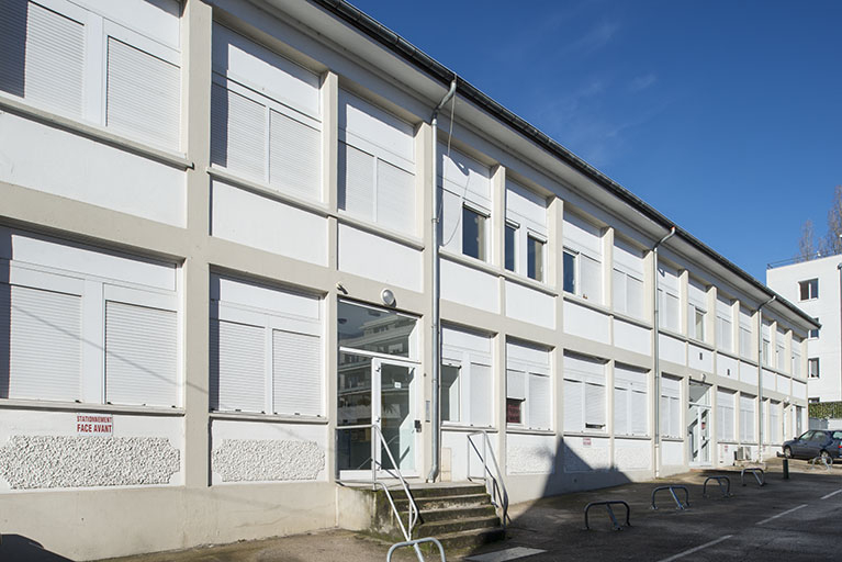 Façade est de l'atelier de fabrication. Vue de trois quarts gauche. © Jérôme Mongreville / Région Bourgogne-Franche-Comté, Inventaire du patrimoine - 2018