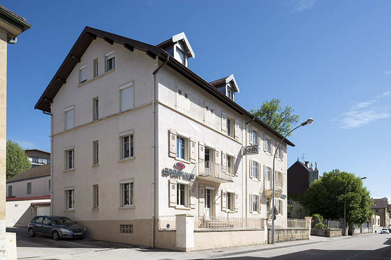 Façades antérieure et latérale gauche. © Sonia Dourlot / Région Bourgogne-Franche-Comté, Inventaire du patrimoine - 2018