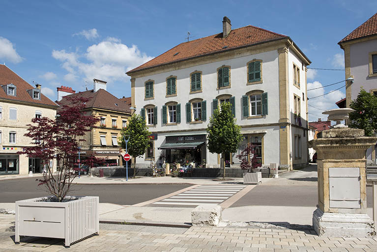 Vue d'ensemble, de trois quarts droite. © Sonia Dourlot / Région Bourgogne-Franche-Comté, Inventaire du patrimoine - 2018 Vue d'ensemble, de trois quarts droite. © Sonia Dourlot / Région Bourgogne-Franche-Comté, Inventaire du patrimoine - 2018