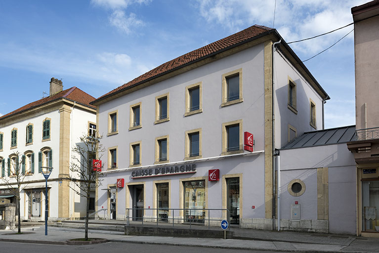 Façade antérieure, de trois quarts droite. © Sonia Dourlot / Région Bourgogne-Franche-Comté, Inventaire du patrimoine - 2018