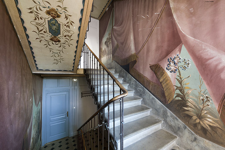 Cage d'escalier décorée. © Sonia Dourlot / Région Bourgogne-Franche-Comté, Inventaire du patrimoine - 2018