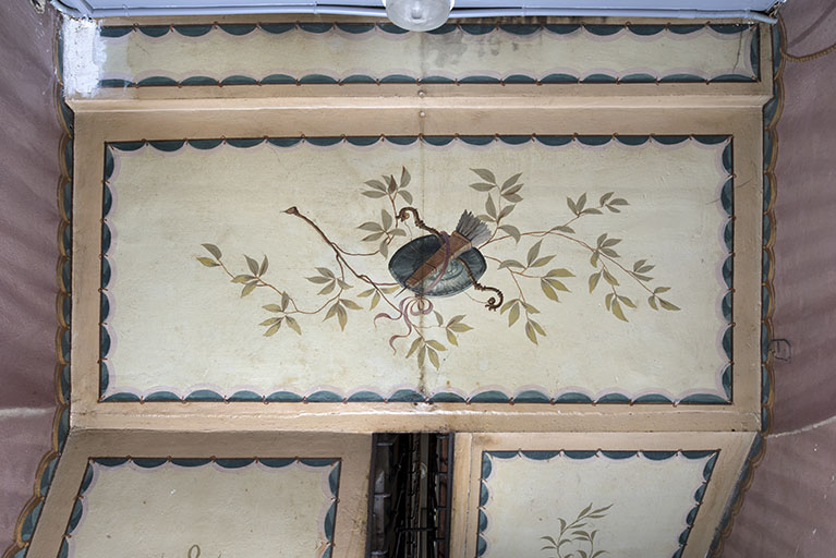 Plafond du 2e palier : trophée d'armes avec carquois. © Sonia Dourlot / Région Bourgogne-Franche-Comté, Inventaire du patrimoine - 2018