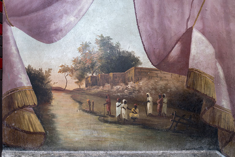 1er palier (à droite) : personnage entre rivière et murailles, en Afrique (détail). © Sonia Dourlot / Région Bourgogne-Franche-Comté, Inventaire du patrimoine - 2018