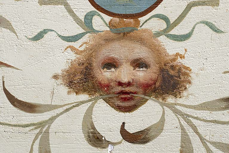 Plafond de la 4e volée : détail d'une tête. © Sonia Dourlot / Région Bourgogne-Franche-Comté, Inventaire du patrimoine - 2018