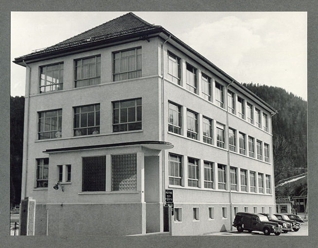 Façades antérieure et latérale gauche, années 1960. © Laurent Poupard / Région Bourgogne-Franche-Comté, Inventaire du patrimoine - 2018 Façades antérieure et latérale gauche, années 1960. © Laurent Poupard / Région Bourgogne-Franche-Comté, Inventaire du patrimoine - 2018