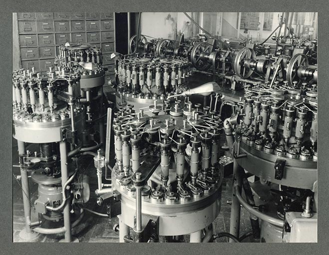 Machines à percer multibroches, années 1960. © Laurent Poupard / Région Bourgogne-Franche-Comté, Inventaire du patrimoine - 2018 Machines à percer multibroches, années 1960. © Laurent Poupard / Région Bourgogne-Franche-Comté, Inventaire du patrimoine - 2018