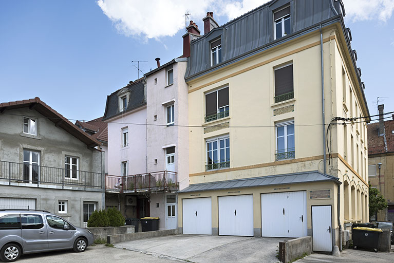 Façade postérieure, de trois quarts droite. © Sonia Dourlot / Région Bourgogne-Franche-Comté, Inventaire du patrimoine - 2018