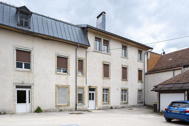 Façade postérieure, de trois quarts gauche. © Sonia Dourlot / Région Bourgogne-Franche-Comté, Inventaire du patrimoine - 2018