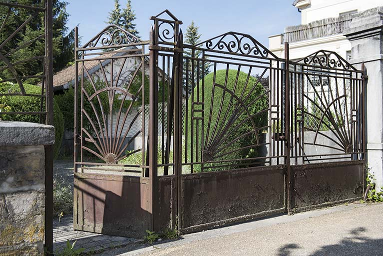 Portail sur la rue de l'Helvétie. © Sonia Dourlot / Région Bourgogne-Franche-Comté, Inventaire du patrimoine - 2018
