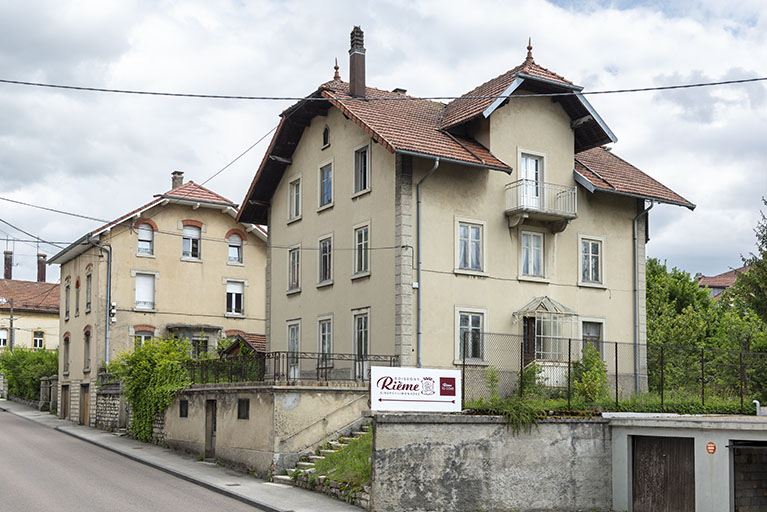 Vue d'ensemble rapprochée, depuis le sud-ouest. © Sonia Dourlot / Région Bourgogne-Franche-Comté, Inventaire du patrimoine - 2018