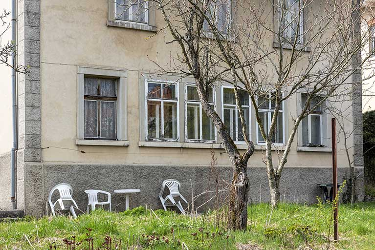 Façade postérieure : fenêtres multiples de l'atelier. © Sonia Dourlot / Région Bourgogne-Franche-Comté, Inventaire du patrimoine - 2018