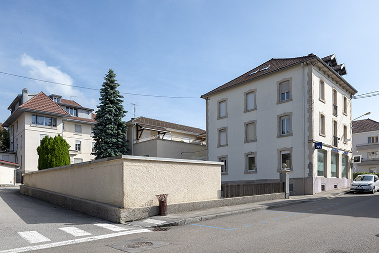Vue d'ensemble depuis le sud-ouest (sur la rue Pasteur). © Sonia Dourlot / Région Bourgogne-Franche-Comté, Inventaire du patrimoine - 2018