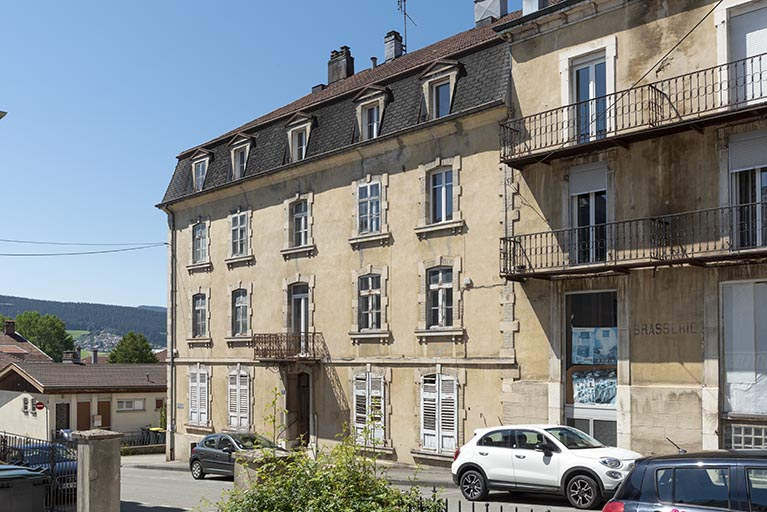 Façade antérieure, de trois quarts droite. © Sonia Dourlot / Région Bourgogne-Franche-Comté, Inventaire du patrimoine - 2018