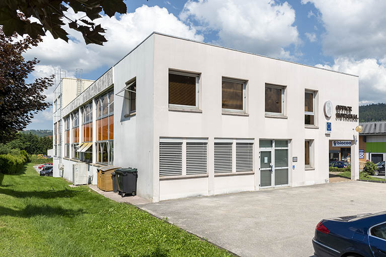 Façade sud, de trois quarts gauche. © Sonia Dourlot / Région Bourgogne-Franche-Comté, Inventaire du patrimoine - 2018