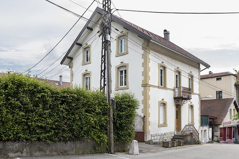 Maison chemin des Acacias : façades antérieure et latérale gauche. © Sonia Dourlot / Région Bourgogne-Franche-Comté, Inventaire du patrimoine - 2018 Maison chemin des Acacias : façades antérieure et latérale gauche. © Sonia Dourlot / Région Bourgogne-Franche-Comté, Inventaire du patrimoine - 2018