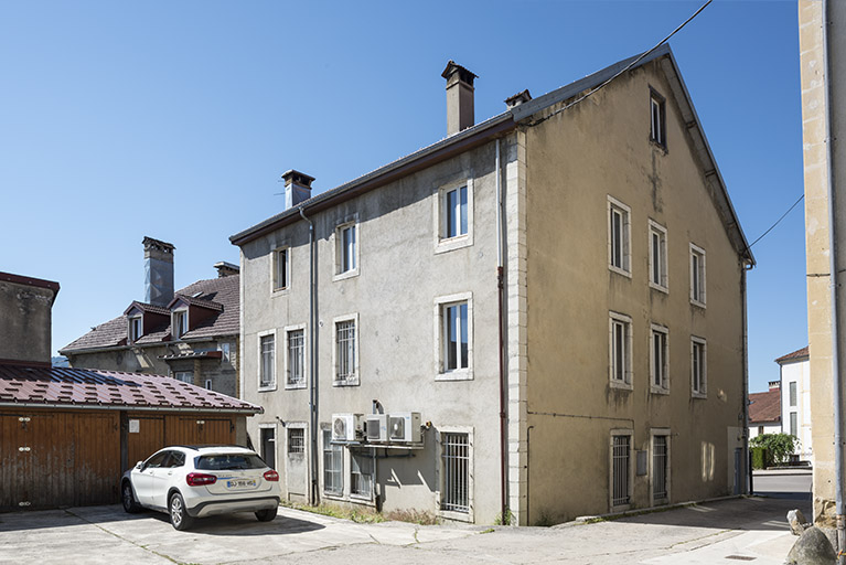 Façades postérieure et latérale gauche. © Sonia Dourlot / Région Bourgogne-Franche-Comté, Inventaire du patrimoine - 2018