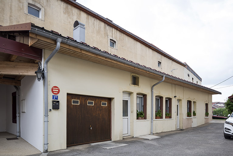 Bâtiment dans la cour. © Sonia Dourlot / Région Bourgogne-Franche-Comté, Inventaire du patrimoine - 2018