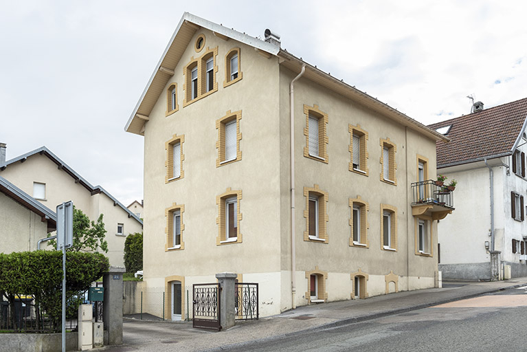Façades antérieure et latérale gauche. © Sonia Dourlot / Région Bourgogne-Franche-Comté, Inventaire du patrimoine - 2018