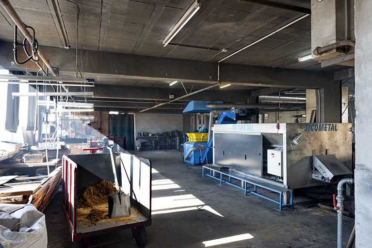 Intérieur de l'atelier au rez-de-chaussée : moulage à gauche, démoulage à droite. © Sonia Dourlot / Région Bourgogne-Franche-Comté, Inventaire du patrimoine - 2018