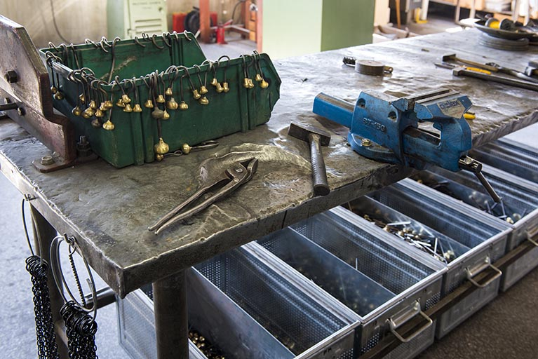 Etabli pour le montage des battants (vue rapprochée). © Sonia Dourlot / Région Bourgogne-Franche-Comté, Inventaire du patrimoine - 2018