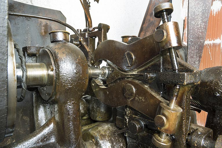 Partie travaillante (la carrure est maintenue par la pince). © Sonia Dourlot / Région Bourgogne-Franche-Comté, Inventaire du patrimoine - 2018