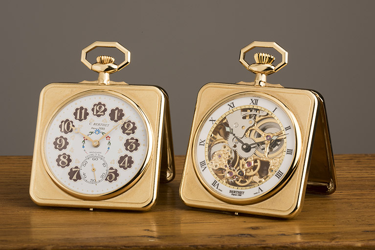 Vue d'ensemble des deux réveils. © Sonia Dourlot / Région Bourgogne-Franche-Comté, Inventaire du patrimoine - 2018