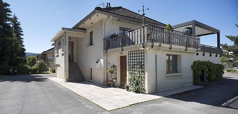 Maison au n° 9 rue Emile Cattin : façades postérieure et latérale gauche. © Sonia Dourlot / Région Bourgogne-Franche-Comté, Inventaire du patrimoine - 2018 Maison au n° 9 rue Emile Cattin : façades postérieure et latérale gauche. © Sonia Dourlot / Région Bourgogne-Franche-Comté, Inventaire du patrimoine - 2018