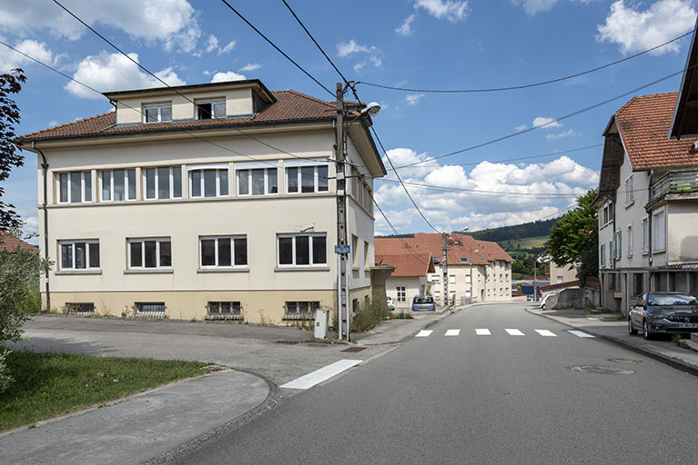 Maison et usine d'horlogerie Fernand Girardet et Fils, 15 rue Victor Hugo. © Sonia Dourlot / Région Bourgogne-Franche-Comté, Inventaire du patrimoine - 2018 Maison et usine d'horlogerie Fernand Girardet et Fils, 15 rue Victor Hugo. © Sonia Dourlot / Région Bourgogne-Franche-Comté, Inventaire du patrimoine - 2018