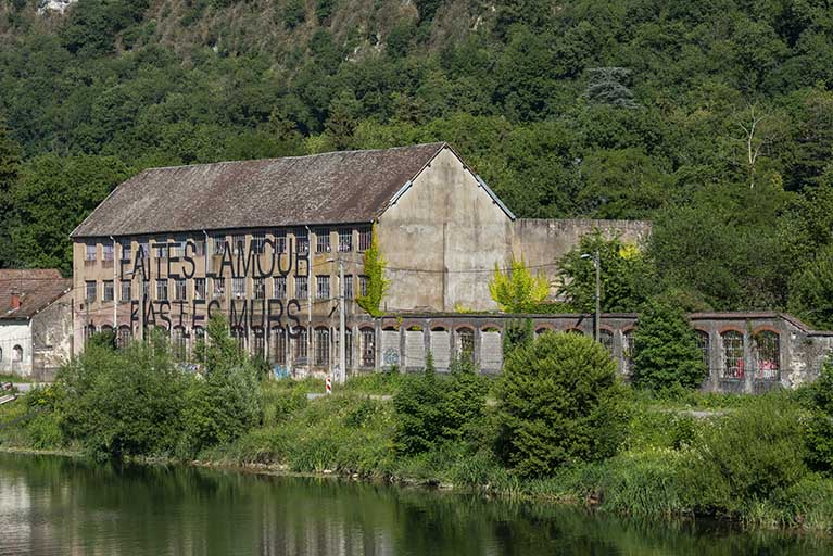 Atelier de fabrication à étages. Vue de trois quarts. © Jérôme Mongreville / Région Bourgogne-Franche-Comté, Inventaire du patrimoine - 2018