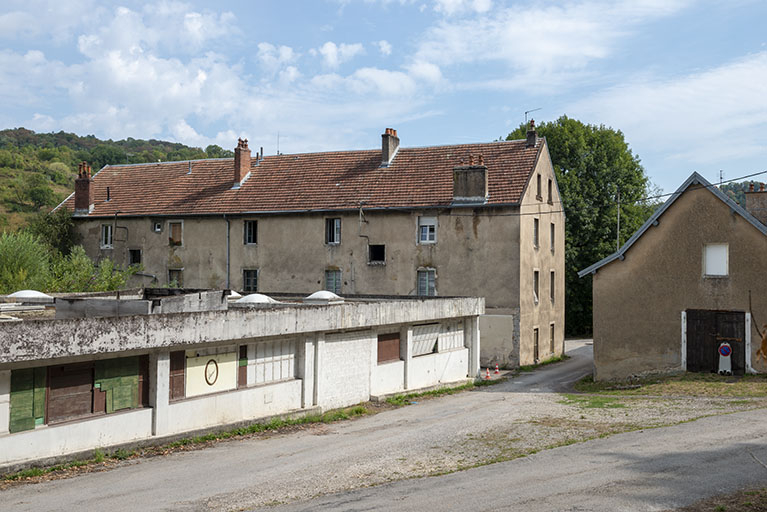 Atelier (3e quart 20e siècle) et logement ouvrier, depuis le sud-ouest. © Jérôme Mongreville / Région Bourgogne-Franche-Comté, Inventaire du patrimoine - 2018