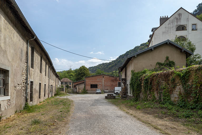 Cour sud. Fonderie à gauche et logement à droite. © Jérôme Mongreville / Région Bourgogne-Franche-Comté, Inventaire du patrimoine - 2018
