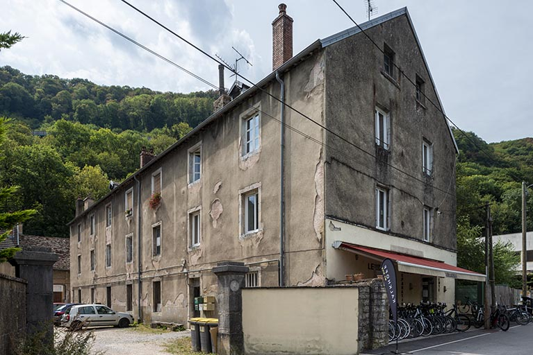 Logement ouvrier vu de trois quarts, depuis le chemin de halage. © Jérôme Mongreville / Région Bourgogne-Franche-Comté, Inventaire du patrimoine - 2018