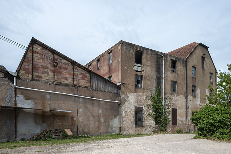 Murs-pignons des ateliers, depuis la cour de la faïencerie. © Jérôme Mongreville / Région Bourgogne-Franche-Comté, Inventaire du patrimoine - 2018