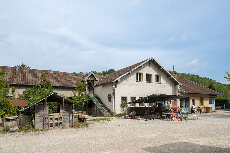 Bâtiments de la faïencerie (magasin ?) depuis la cour. © Jérôme Mongreville / Région Bourgogne-Franche-Comté, Inventaire du patrimoine - 2018