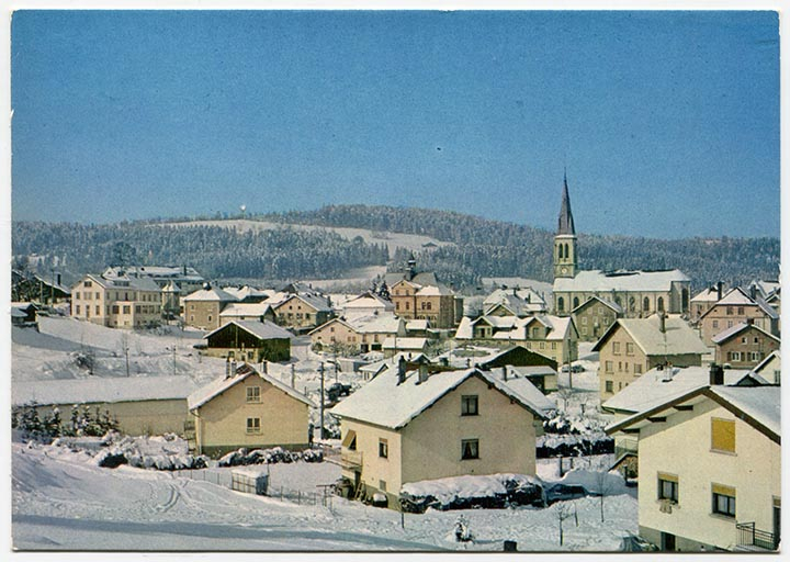 L'hiver au Russey [le village vu de l'est], 4e quart 20e siècle [1985 ?]. © Laurent Poupard / Région Bourgogne-Franche-Comté, Inventaire du patrimoine - 2018