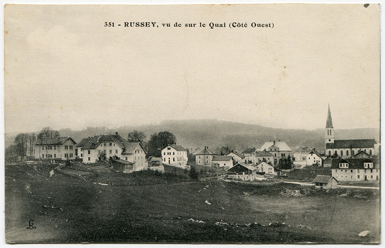 351 - Russey, vu sur le Quai (côté ouest), 1er quart 20e siècle [après 1911]. L'ateier est visible à gauche. © Laurent Poupard / Région Bourgogne-Franche-Comté, Inventaire du patrimoine - 2018