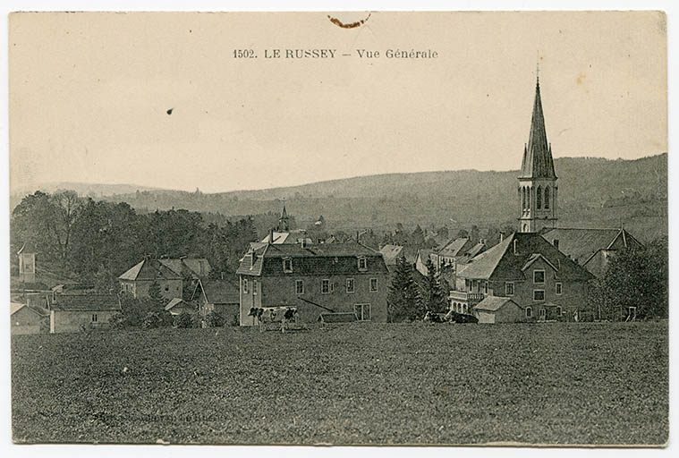 1502. Le Russey - Vue générale [depuis le nord], 1ère moitié 20e siècle. L'atelier est visible au deuxième plan à gauche. © Laurent Poupard / Région Bourgogne-Franche-Comté, Inventaire du patrimoine - 2018