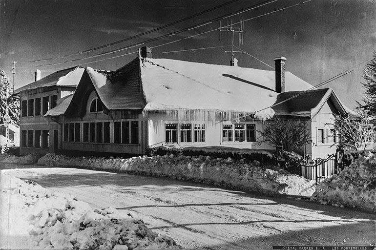 [L'usine des Fontenelles vue de la route en hiver], milieu 20e siècle. © Laurent Poupard / Région Bourgogne-Franche-Comté, Inventaire du patrimoine - 2018