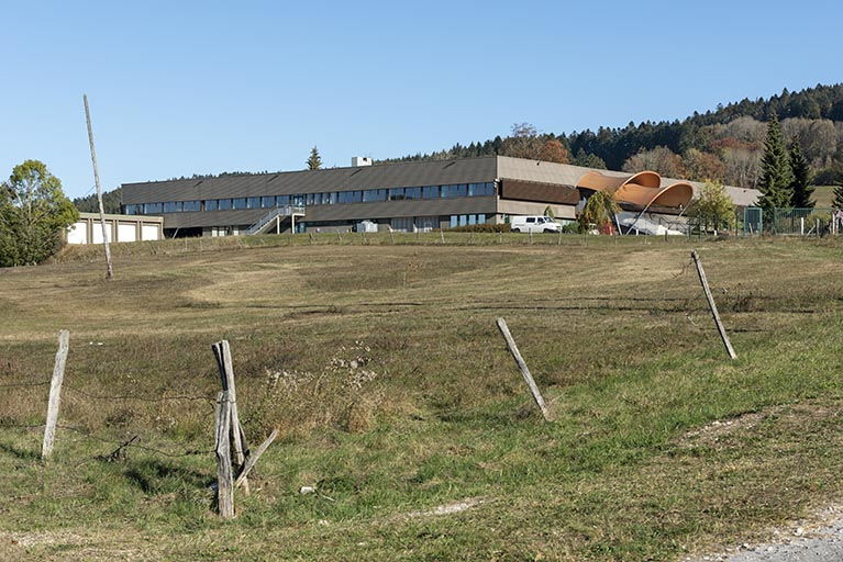 Vue d'ensemble, depuis l'ouest. © Sonia Dourlot / Région Bourgogne-Franche-Comté, Inventaire du patrimoine - 2018