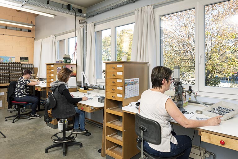 Atelier de fabrication sud : assemblage des tournevis. © Sonia Dourlot / Région Bourgogne-Franche-Comté, Inventaire du patrimoine - 2018