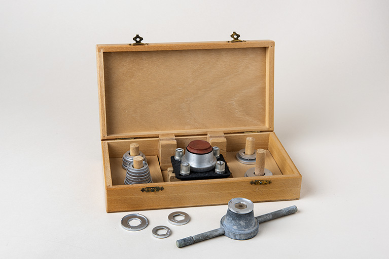 Vue d'ensemble, dans son coffret. © Sonia Dourlot / Région Bourgogne-Franche-Comté, Inventaire du patrimoine - 2018