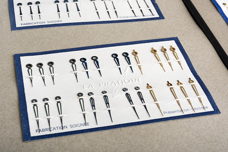 Planche d'aiguilles (collection musée de l'Horlogerie, Morteau). © Sonia Dourlot / Région Bourgogne-Franche-Comté, Inventaire du patrimoine - 2018 Planche d'aiguilles (collection musée de l'Horlogerie, Morteau). © Sonia Dourlot / Région Bourgogne-Franche-Comté, Inventaire du patrimoine - 2018