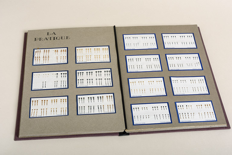 Planches d'aiguilles (collection musée de l'Horlogerie, Morteau). © Sonia Dourlot / Région Bourgogne-Franche-Comté, Inventaire du patrimoine - 2018 Planches d'aiguilles (collection musée de l'Horlogerie, Morteau). © Sonia Dourlot / Région Bourgogne-Franche-Comté, Inventaire du patrimoine - 2018