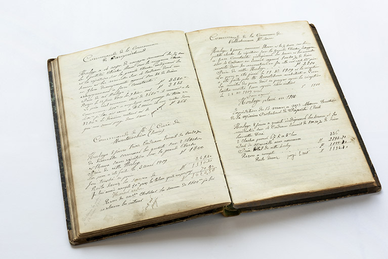 Registre d'inventaire : commandes des communes de Damprichard (Doubs) et Vellechevreux-et-Courbenans (Haute-Saône), du curé de Montsevelier (canton du Jura, Suisse) et du directeur de la mission protestante de Papeete (Tahiti), 1909-1910 © Sonia Dourlot / Région Bourgogne-Franche-Comté, Inventaire du patrimoine - 2018