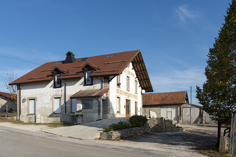 Façades antérieure et latérale gauche. © Sonia Dourlot / Région Bourgogne-Franche-Comté, Inventaire du patrimoine - 2018