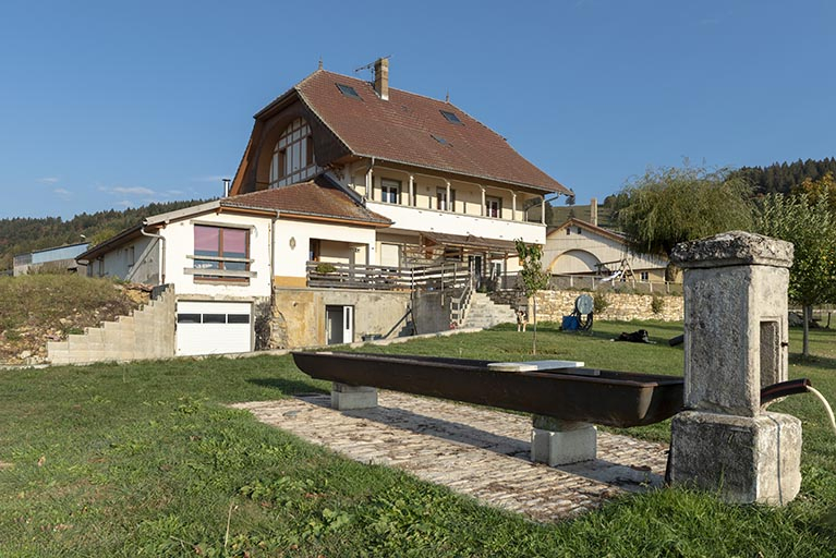 Façades postérieure et latérale gauche. © Sonia Dourlot / Région Bourgogne-Franche-Comté, Inventaire du patrimoine - 2018