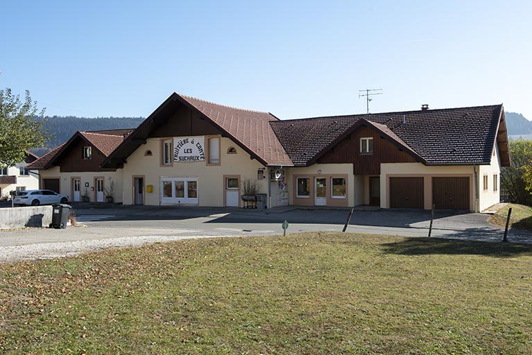 Façade antérieure, de trois quarts droite. © Sonia Dourlot / Région Bourgogne-Franche-Comté, Inventaire du patrimoine - 2018