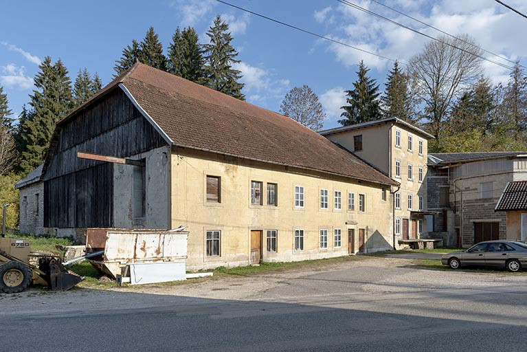 Moulin et minoterie, de trois quarts gauche (scierie à gauche, moulin et minoterie au centre, silos à droite). © Sonia Dourlot / Région Bourgogne-Franche-Comté, Inventaire du patrimoine - 2018